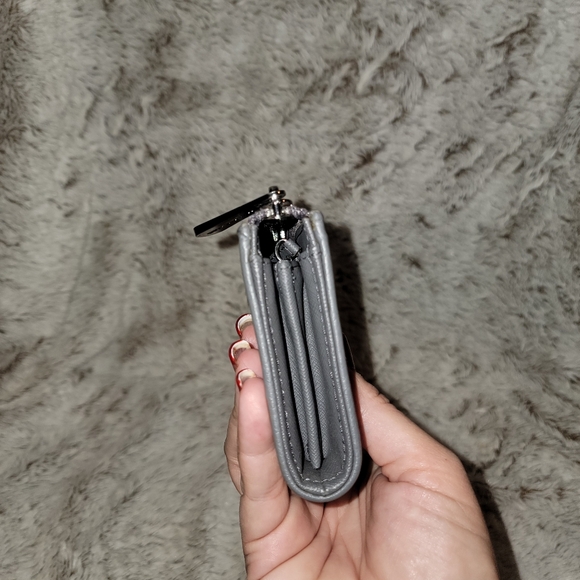 Michael Kors gray bag and matching wallet. - Picture 16 of 16